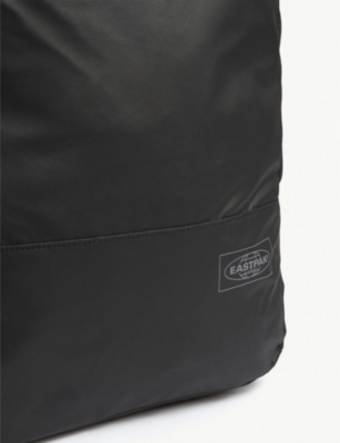 eastpak macnee topped black