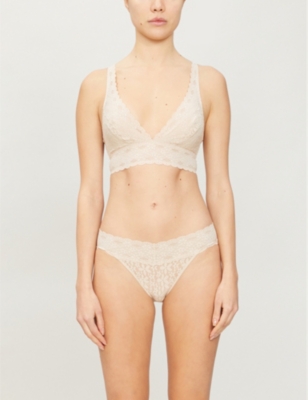 Wacoal Embrace Lace Stretch-lace Plunge Underwired Bra In Nude Ivory  (cream)
