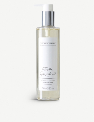 Fresh Grapefruit han...