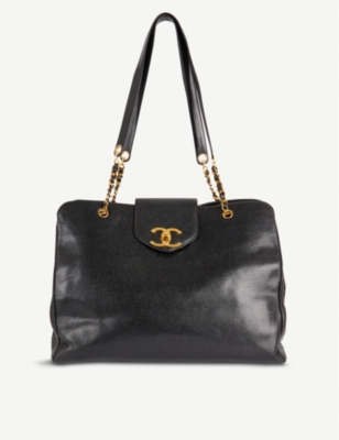 VESTIAIRE COLLECTIVE - Chanel Leather Travel Bag