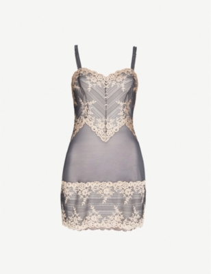 WACOAL: Embrace Lace stretch-lace chemise