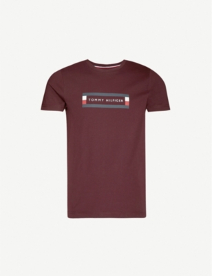 burgundy tommy hilfiger t shirt