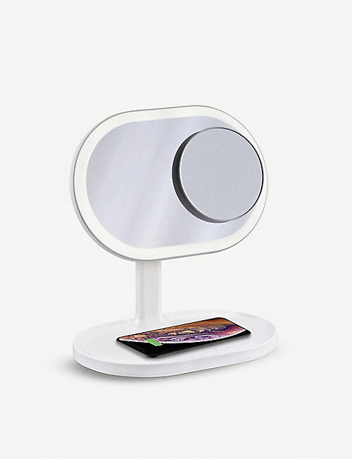 THE TECH BAR: Momax QLED 4-in1 makeup mirror