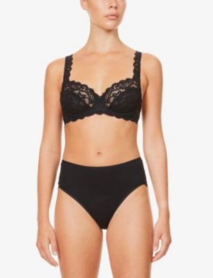Shop Hanro Womens Black Moments Stretch-lace Maxi Briefs