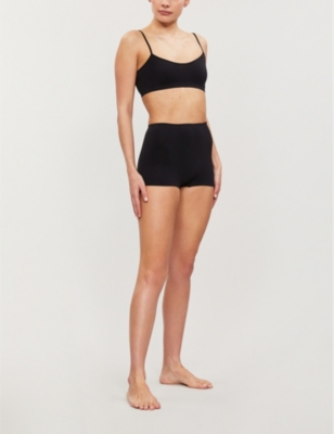 Hanro Touch Feeling Spaghetti Strap Crop Top In Black
