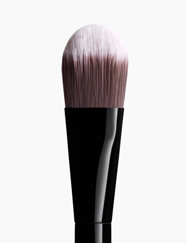 FLUID FOUNDATION BRUSH Foundation Brush