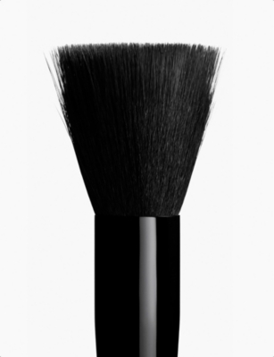 CHANEL: <STRONG>PINCEAU ESTOMPE TEINT N°102</STRONG> Fluid Foundation-Blending Brush