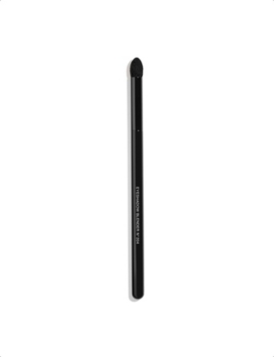 CHANEL: <STRONG>PINCEAU OMBREUR ROND N°204</STRONG> Eyeshadow Brush