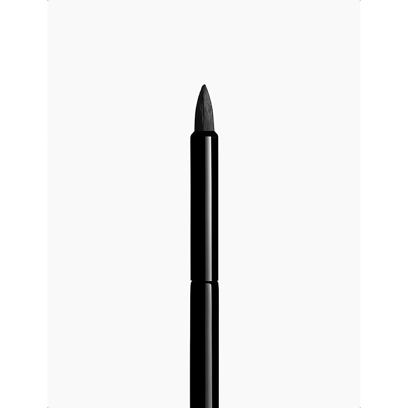 Shop Chanel <strong>pinceau Eyeliner N°205</strong> Cream Eyeliner Brush