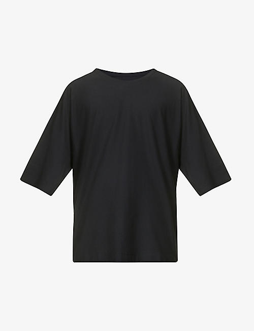 HOMME PLISSE ISSEY MIYAKE：休闲版型圆领平纹针织 T 恤