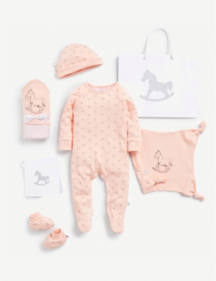 THE LITTLE TAILOR: Cotton sleepsuit, hat, booties, blanket and comforter gift set 0-6 months
