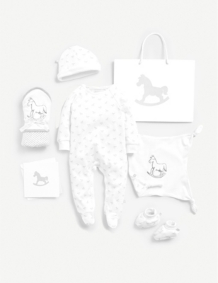 THE LITTLE TAILOR: Cotton sleepsuit, hat, booties, blanket and comforter gift set 0-6 months