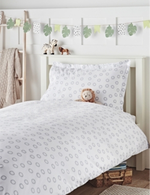 White company cot outlet duvet