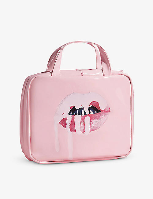 KYLIE BY KYLIE JENNER: Lips travel bag