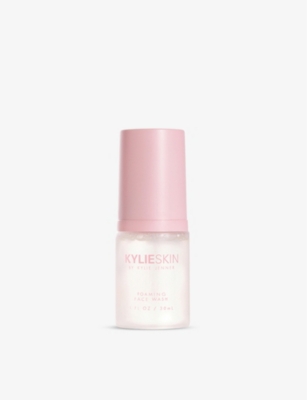 KYLIE BY KYLIE JENNER: Mini travel set