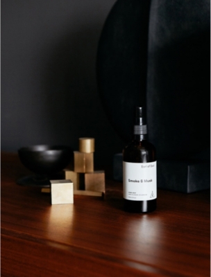 EARL OF EAST: Smoke & Musk home mist 100ml