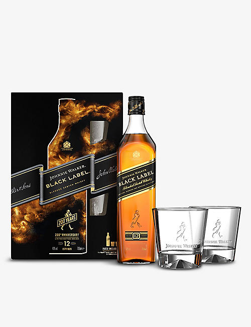 JOHNNIE WALKER: Black Label whisky with glasses 700ml
