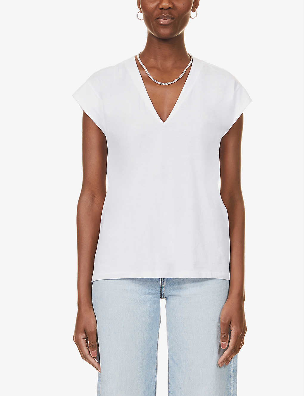 Shop Frame Le Mid Rise V-neck Organic Cotton T-shirt In Blanc (white)