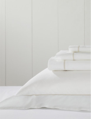 THE WHITE COMPANY: Contrast-border standard cotton pillowcase 50cm x 75cm