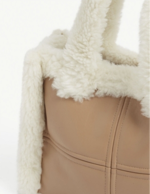 春物がお買い得 週末限定sale スタンド Stand レディース ショルダーバッグ フェイクシアリング もこもこ バッグ Liz Faux Shearling Shoulder Bag Taupe 還元祭 Www Kaneorthotics Co Nz
