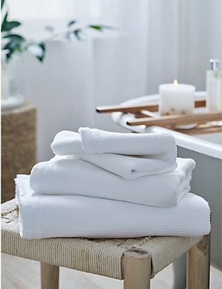 THE WHITE COMPANY: Spa Cloud cotton-waffle bath towel