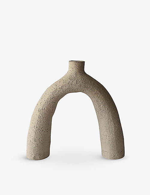 HOOD CERAMICS: Leggy stoneware vessel 21cm x 20cm