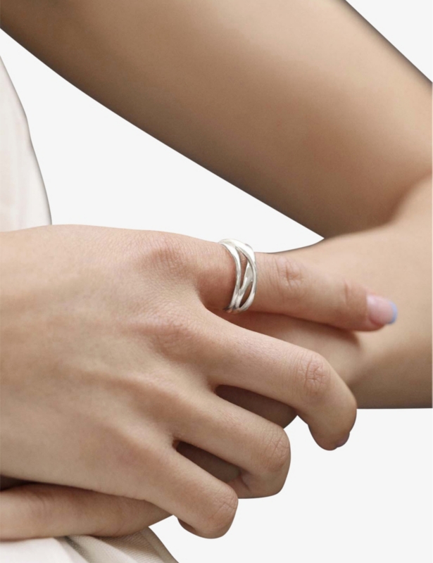 Nura Cross Over sterling-silver ring