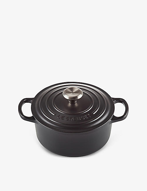 LE CREUSET: Cast iron round casserole dish 22cm