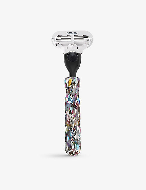 HANDLE: Recycled-plastic razor with Gillette Venus