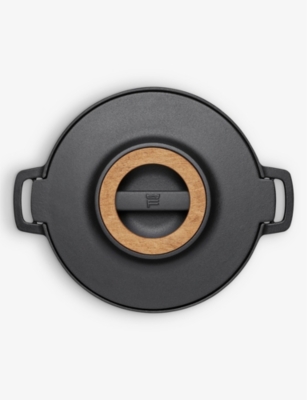 FISKARS: Norden cast-iron casserole pot 34cm