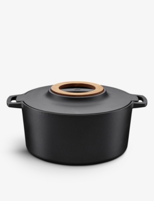 FISKARS: Norden cast-iron casserole pot 34cm