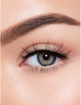 A Lil’ Extra false eyelashes