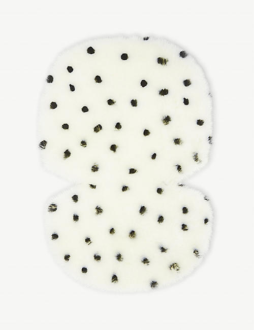 BINIBAMBA: Polka dot-patterned sheepskin pram snuggler
