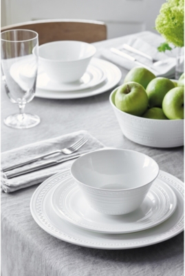 Wedgwood Intaglio Bone-china Teacup And Saucer Set