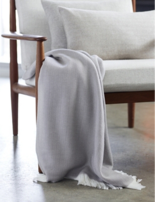 JOHNSTONS OF ELGIN: Fringed herringbone merino wool throw 190cm x 140cm