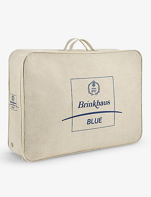 BRINKHAUS: Blue Aerelle four-tog organic cotton and recycled plastic duvet