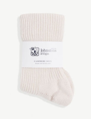 Johnstons Ribbed Cashmere Socks In Pale Pink
