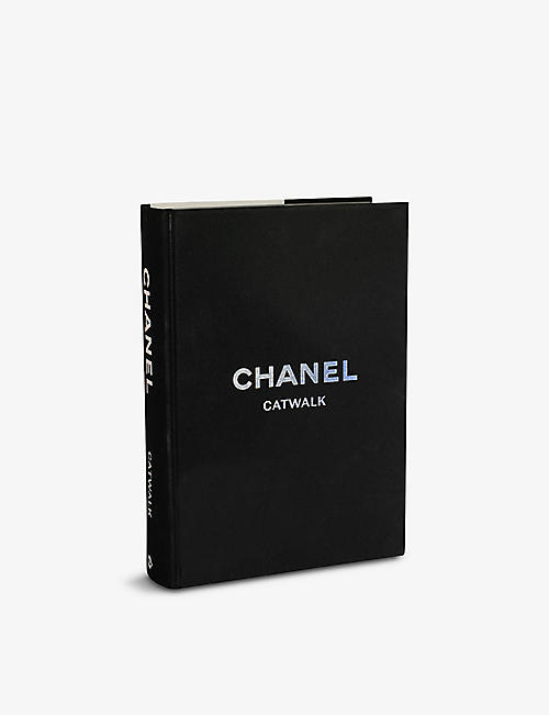 THAMES & HUDSON: Chanel Catwalk: The Complete Collections book