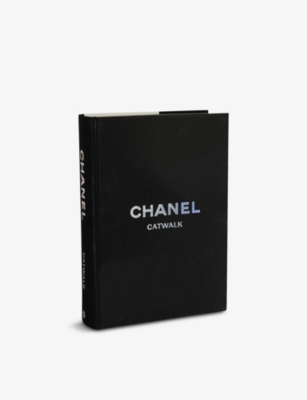 Mooie vrouw Anemoon vis Skalk THAMES & HUDSON - Chanel Catwalk: The Complete Collections book |  Selfridges.com