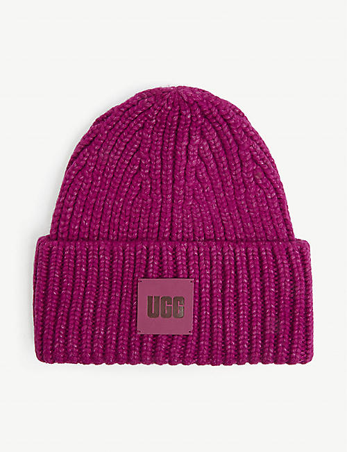 UGG: Logo-patch knitted beanie hat