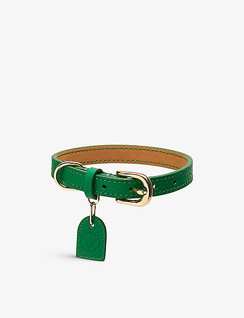 OVER GLAM: Logo-tag grained leather collar