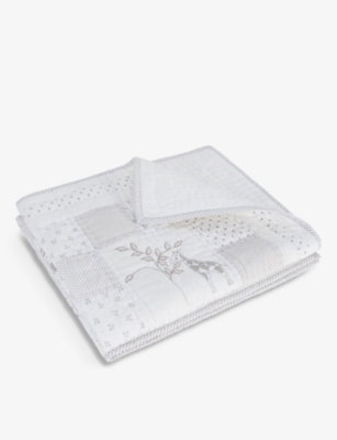 THE LITTLE WHITE COMPANY: Noah's Ark cotton cot bed quilt 100cm x 120cm