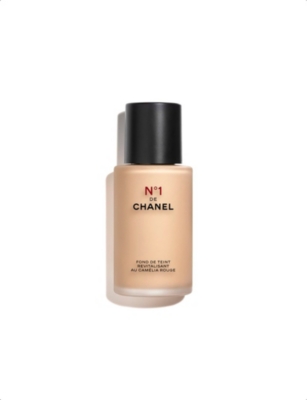 CHANEL: <strong>N°1 DE CHANEL REVITALIZING FOUNDATION</strong> Illuminates - Hydrates - Protects 30ml