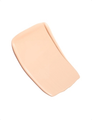 CHANEL: <strong>N°1 DE CHANEL REVITALIZING FOUNDATION</strong> Illuminates - Hydrates - Protects 30ml