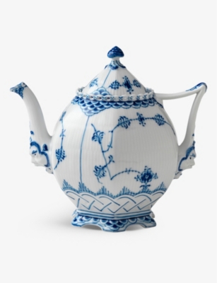 Royal Copenhagen Blue Fluted Full Lace Porcelain Teapot 1l In Blue/white