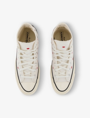 nude coloured converse