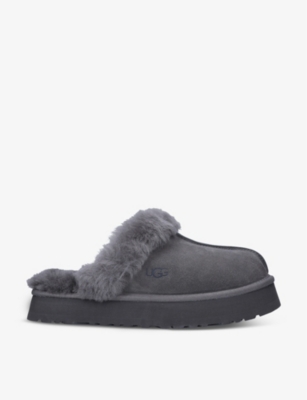 UGG UGG WOMEN'S GREY DISQUETTE SHEARLING-LINED SUEDE SLIPPERS,54601391