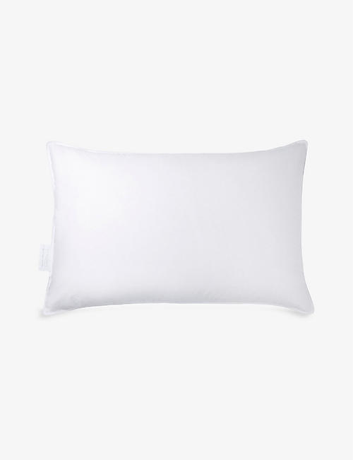 THE WHITE COMPANY：Symons 矩形标准尺寸棉缎羽绒和羽毛枕头 50 厘米 x 75 厘米