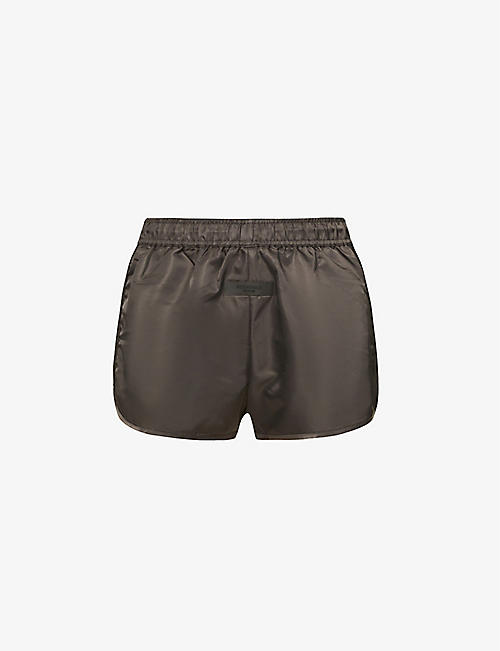 FOG X ESSENTIALS: ESSENTIALS mid-rise brand-patch shell shorts