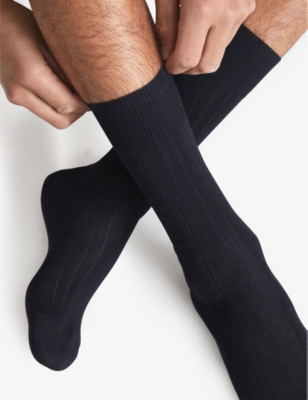 Shop Reiss Mens Navy Fela Ribbed Stretch-cotton Socks